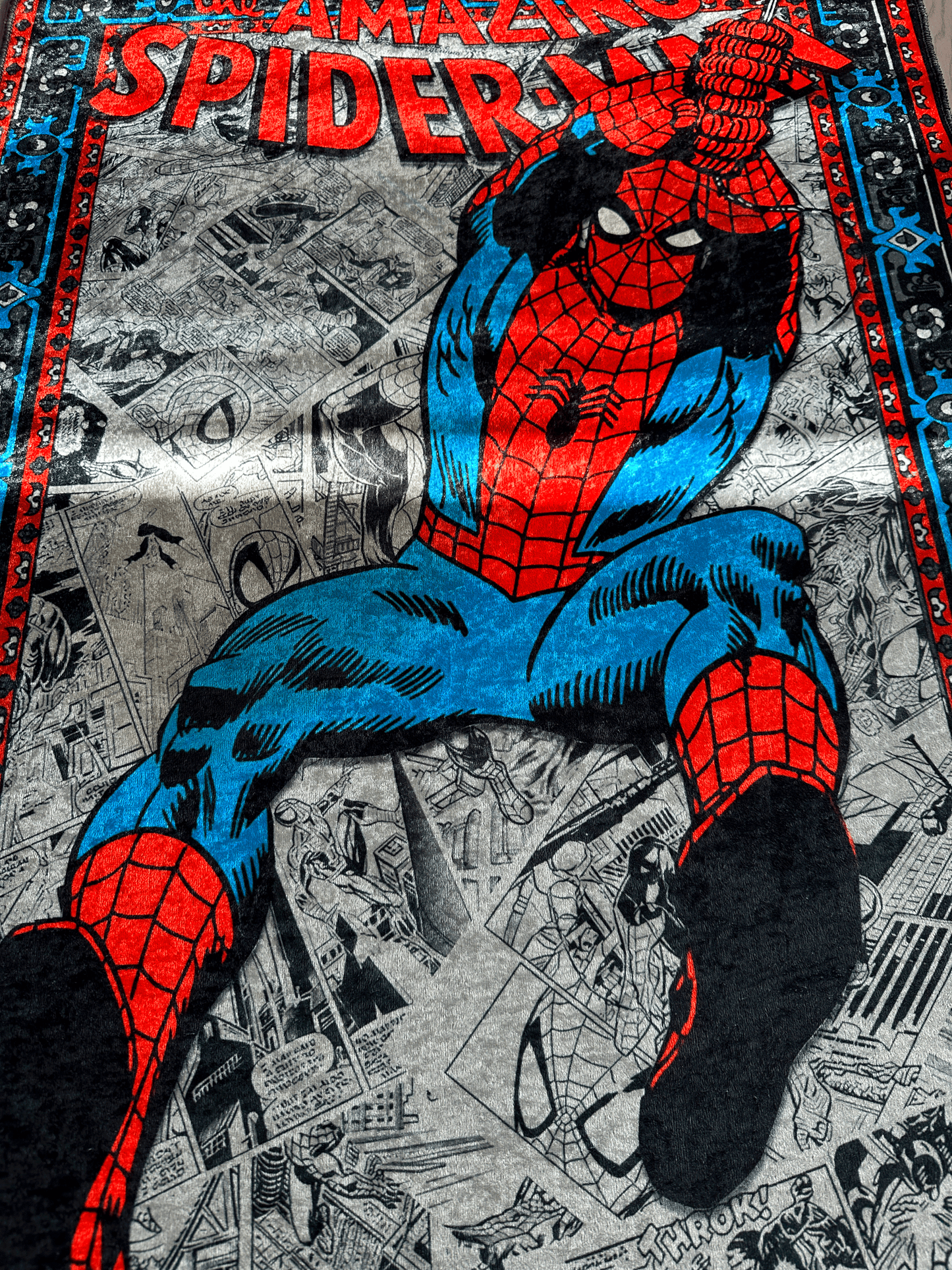 Etnik Spidey Halı
